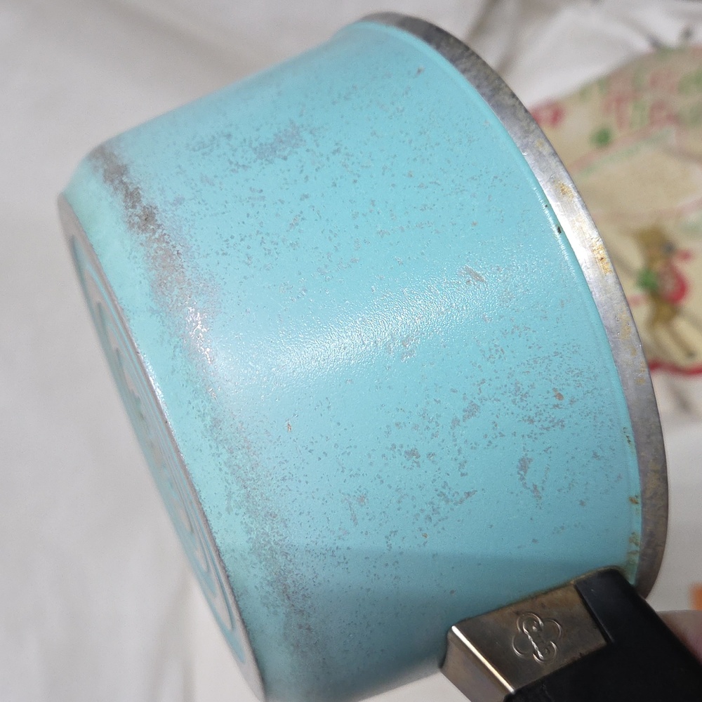 Vintage CLUB Aluminum Small Sauce Pan, Well used. - Picture 4 of 7